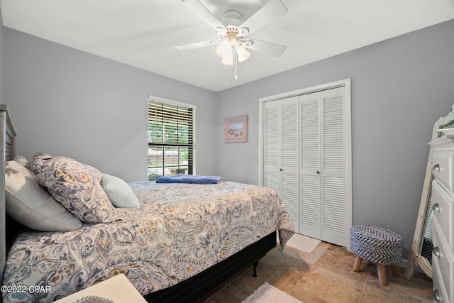 bedroom with ceiling fan and a closet