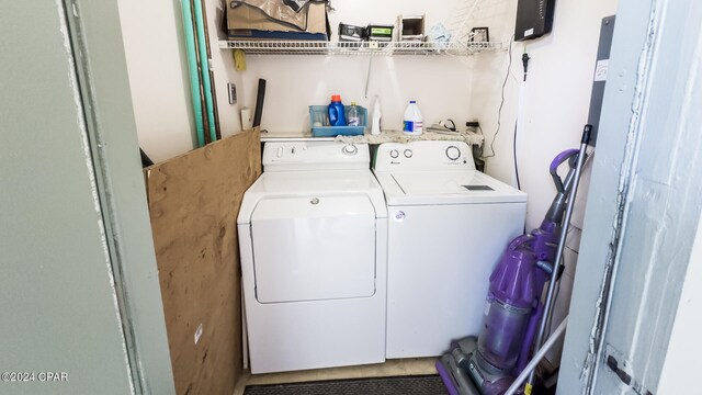 washroom with washer and clothes dryer and light tile patterned floors