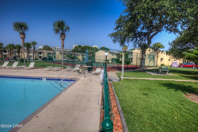 view of swimming pool with a lawn