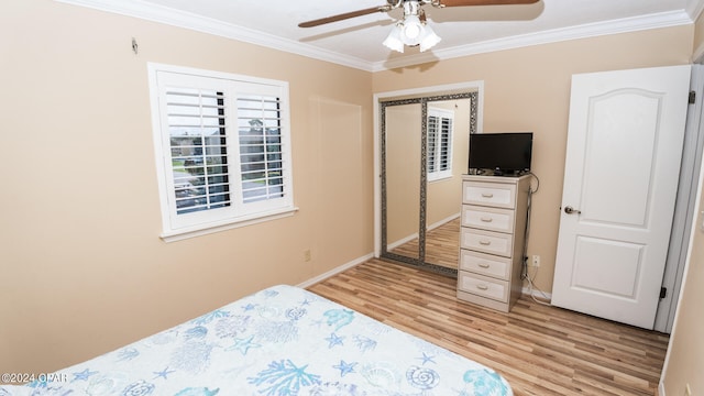 bedroom with ceiling fan, light hardwood / wood-style flooring, ornamental molding, and a closet