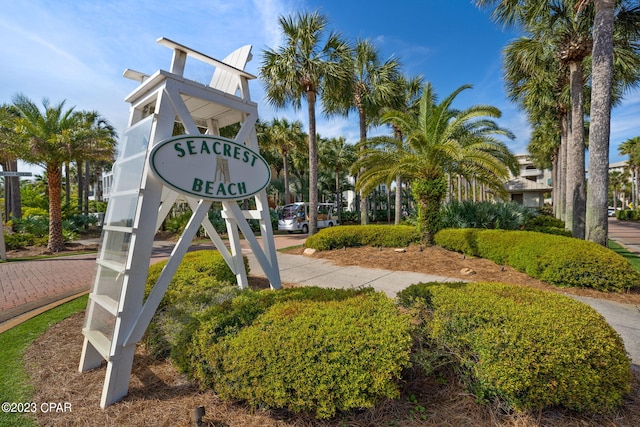 view of community / neighborhood sign