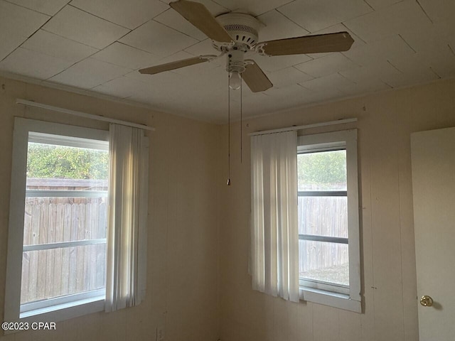 empty room with ceiling fan