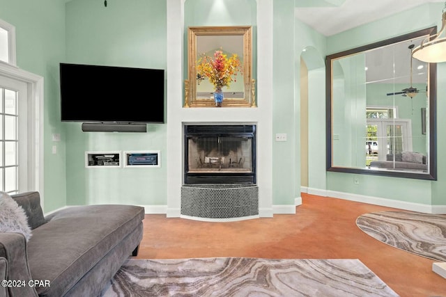 carpeted living room with ceiling fan