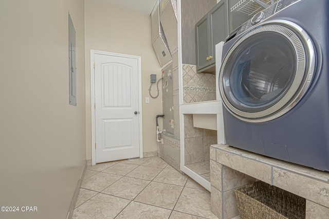 washroom with washer / clothes dryer and light tile patterned floors