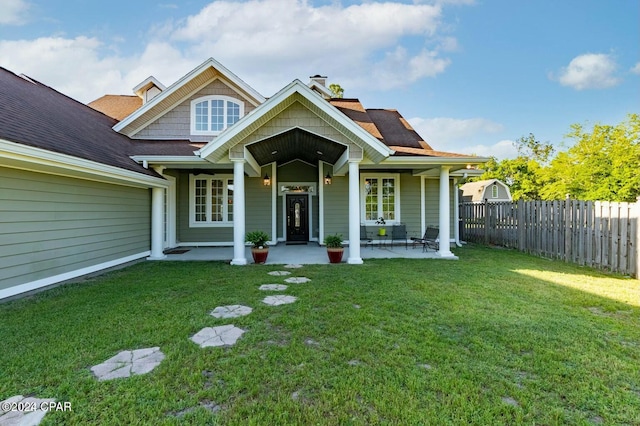 view of front of home featuring a front lawn