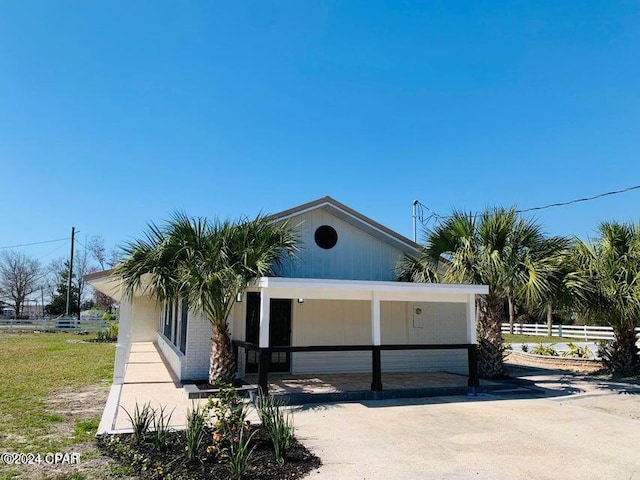 view of front facade with a carport