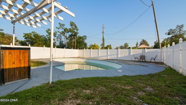 view of swimming pool with a pergola