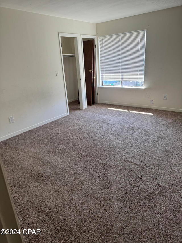 unfurnished room featuring carpet floors