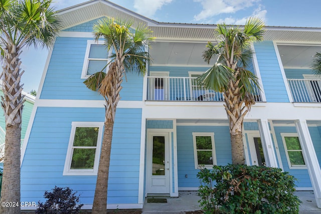 view of front of home featuring a balcony