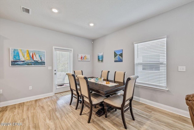 dining room with recessed lighting, visible vents, baseboards, and light wood-style floors