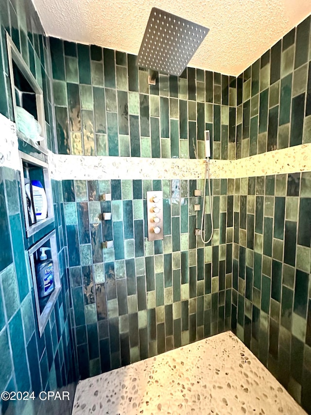 bathroom featuring a tile shower