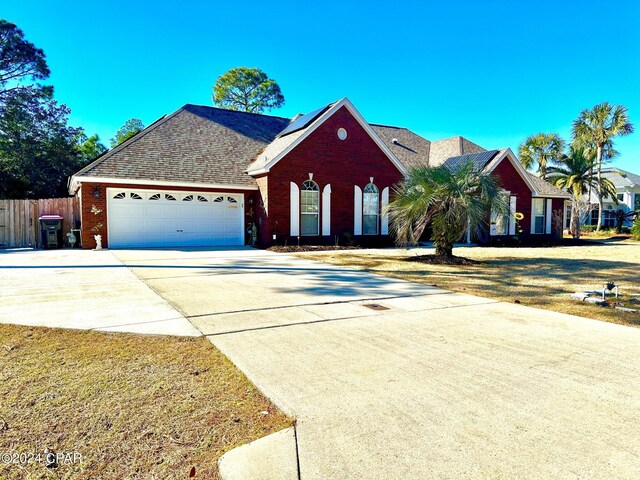 view of front facade featuring a garage