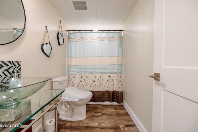 bathroom featuring wood ceiling, toilet, a shower with shower curtain, and hardwood / wood-style flooring