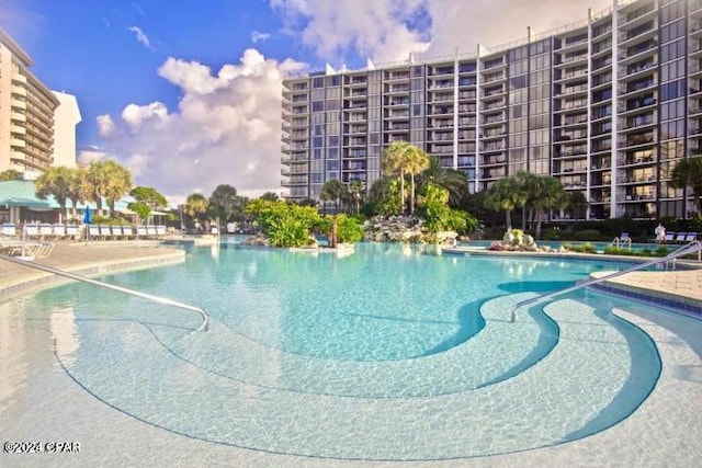 view of swimming pool