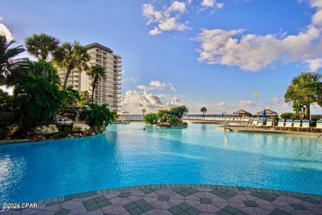 view of swimming pool