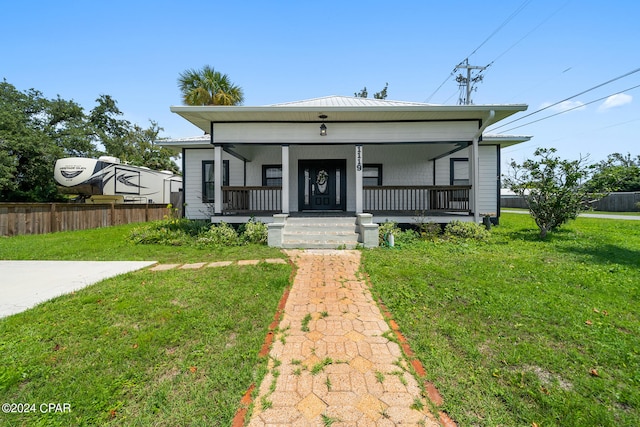 view of front of property featuring a front lawn and covered porch