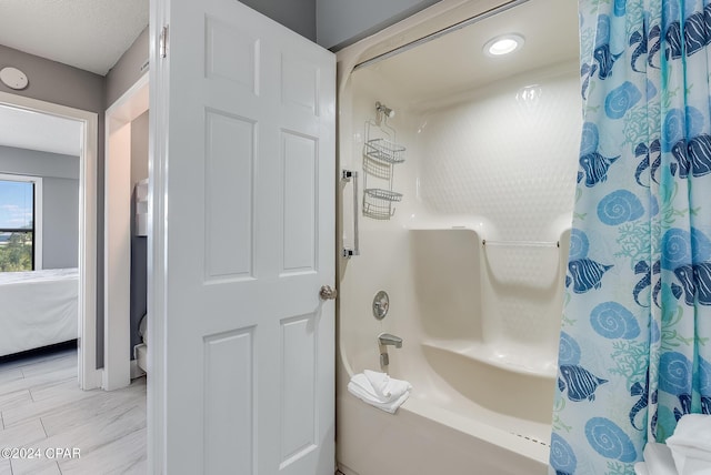 ensuite bathroom with shower / tub combo with curtain and ensuite bathroom