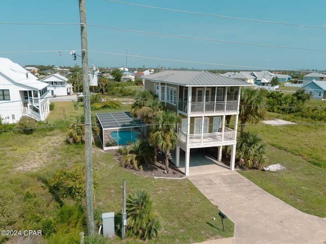 view of front of property featuring a balcony and a front yard