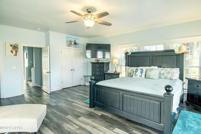 bedroom with ceiling fan, crown molding, and dark hardwood / wood-style floors