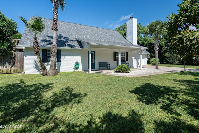 view of front of house featuring a front lawn