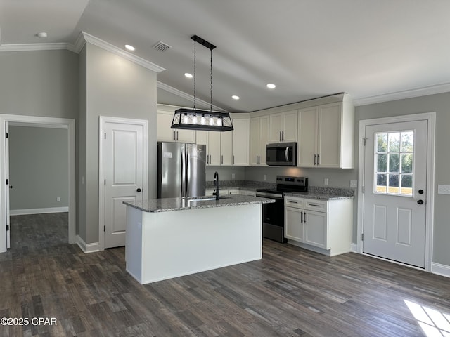 kitchen featuring stainless steel appliances, white cabinets, a sink, visible vents, and crown molding