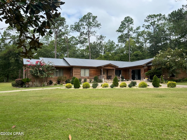 view of front of home with a front lawn