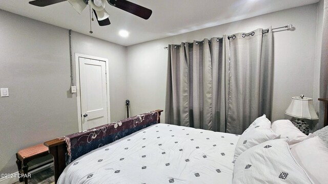 bedroom with ceiling fan