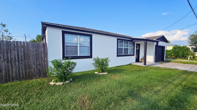 single story home with a front yard