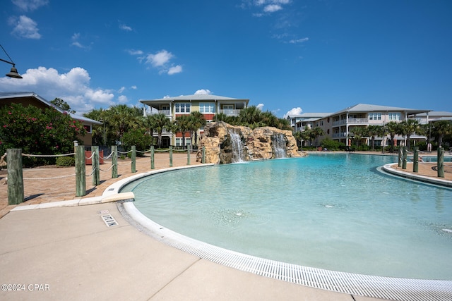 view of swimming pool featuring pool water feature