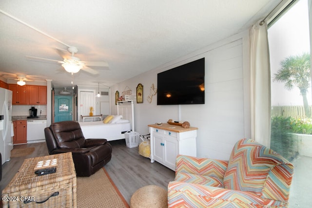 living room featuring hardwood / wood-style flooring and ceiling fan