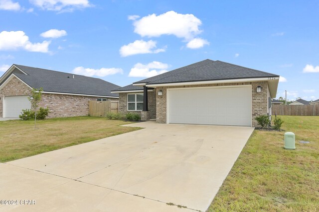 view of front of house featuring a garage and a front yard