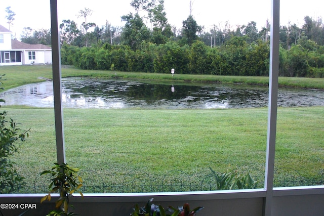 view of yard featuring a water view