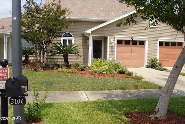 view of front facade featuring a front lawn and a garage