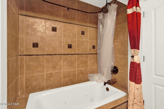 bathroom with shower / tub combo