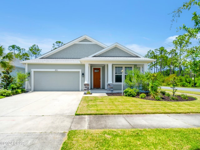 view of front of home featuring a front yard and a garage