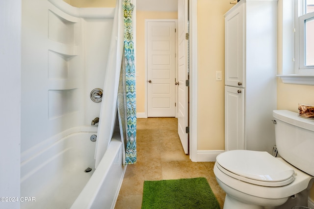 bathroom with shower / bath combo with shower curtain and toilet