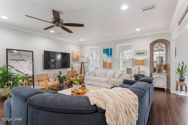 living area with visible vents, ornamental molding, recessed lighting, dark wood-style floors, and a ceiling fan