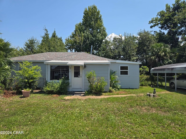 view of front facade featuring a front yard