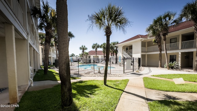 view of pool featuring a yard