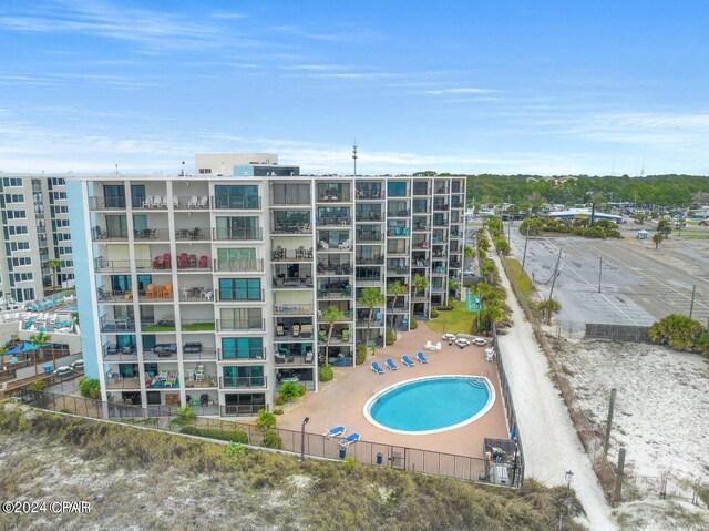 view of swimming pool