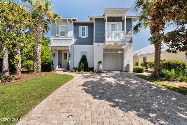 view of front facade featuring a balcony and a front lawn