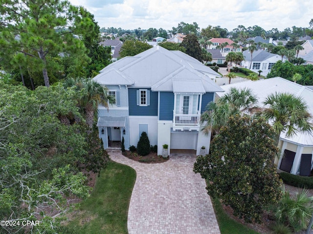 view of front facade with a garage