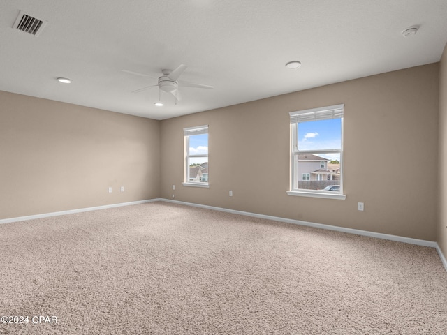 unfurnished room featuring ceiling fan and carpet flooring