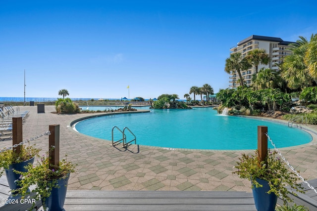 view of swimming pool