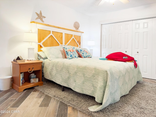 bedroom with ceiling fan, a closet, and hardwood / wood-style flooring