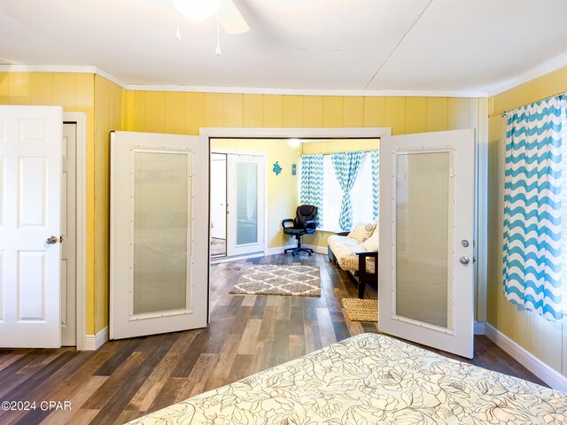 interior space featuring ornamental molding, dark hardwood / wood-style floors, and ceiling fan