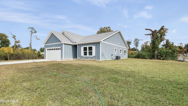 view of front of property featuring a front yard and central AC