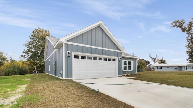 view of front of house with a front lawn