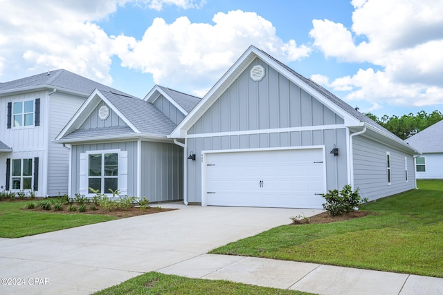 view of front of house featuring a front yard and a garage