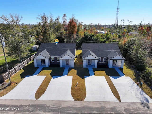 view of front of property with a front lawn